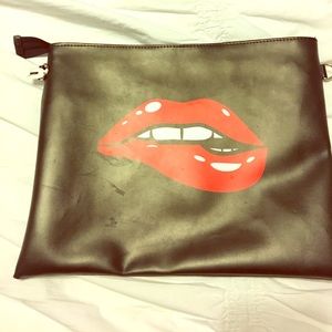 👄 trendy pouch